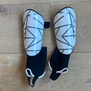 LIKE NEW Soccer Shin Guards XL up to 5’3 tall youth/adult size with ankle pads